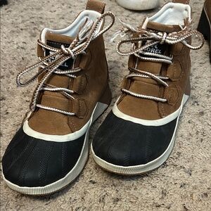 Sorel Tan and Black Rain/Ducky Boots Size 6